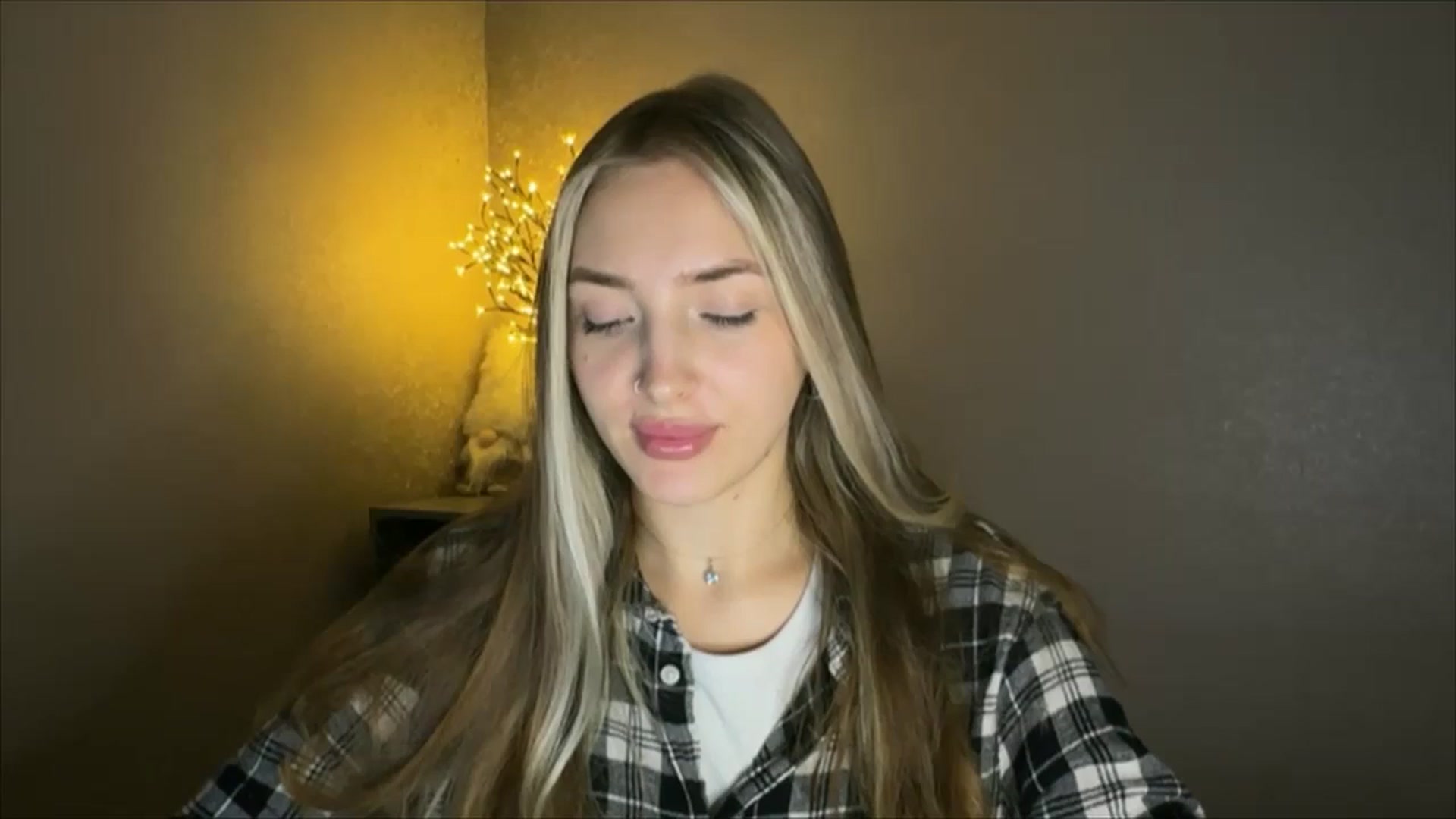 Gallery image thumbnail from My_Diana's myfreecams stream on, 10/13/2024, 22:18 image 1 of 20