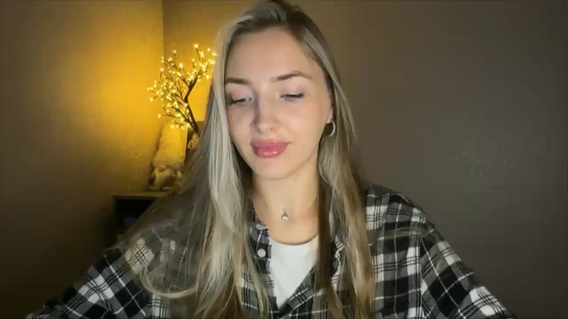Gallery image thumbnail from My_Diana's myfreecams stream on, 10/13/2024, 22:18 image 17 of 20