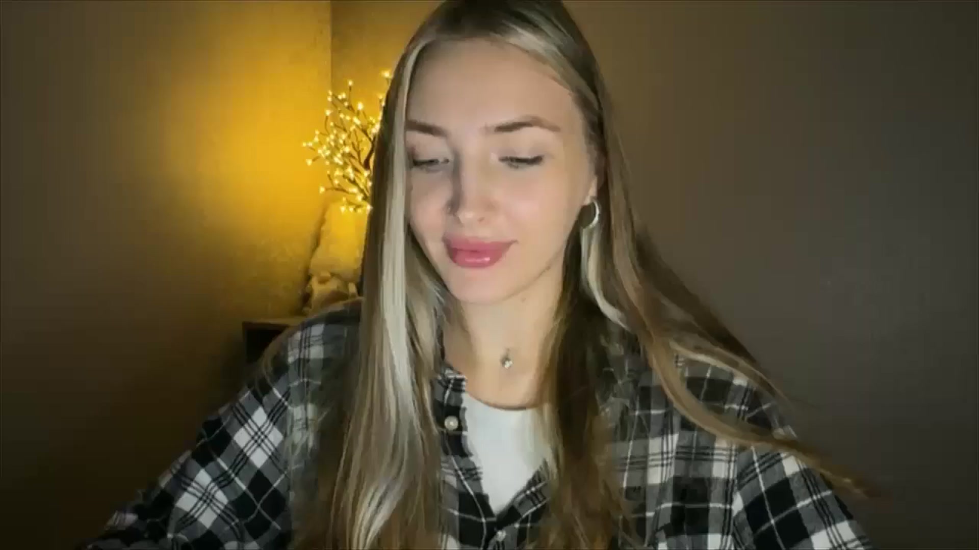 Gallery image thumbnail from My_Diana's myfreecams stream on, 10/13/2024, 22:18 image 6 of 20