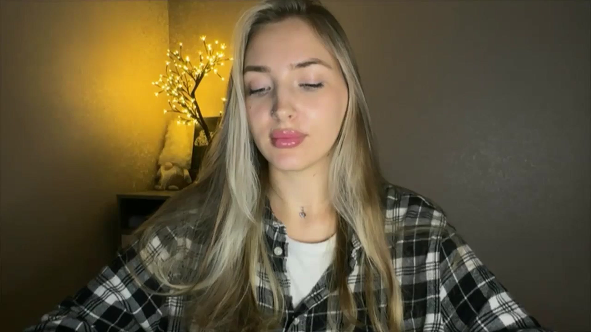 Gallery image thumbnail from My_Diana's myfreecams stream on, 10/13/2024, 22:18 image 16 of 20