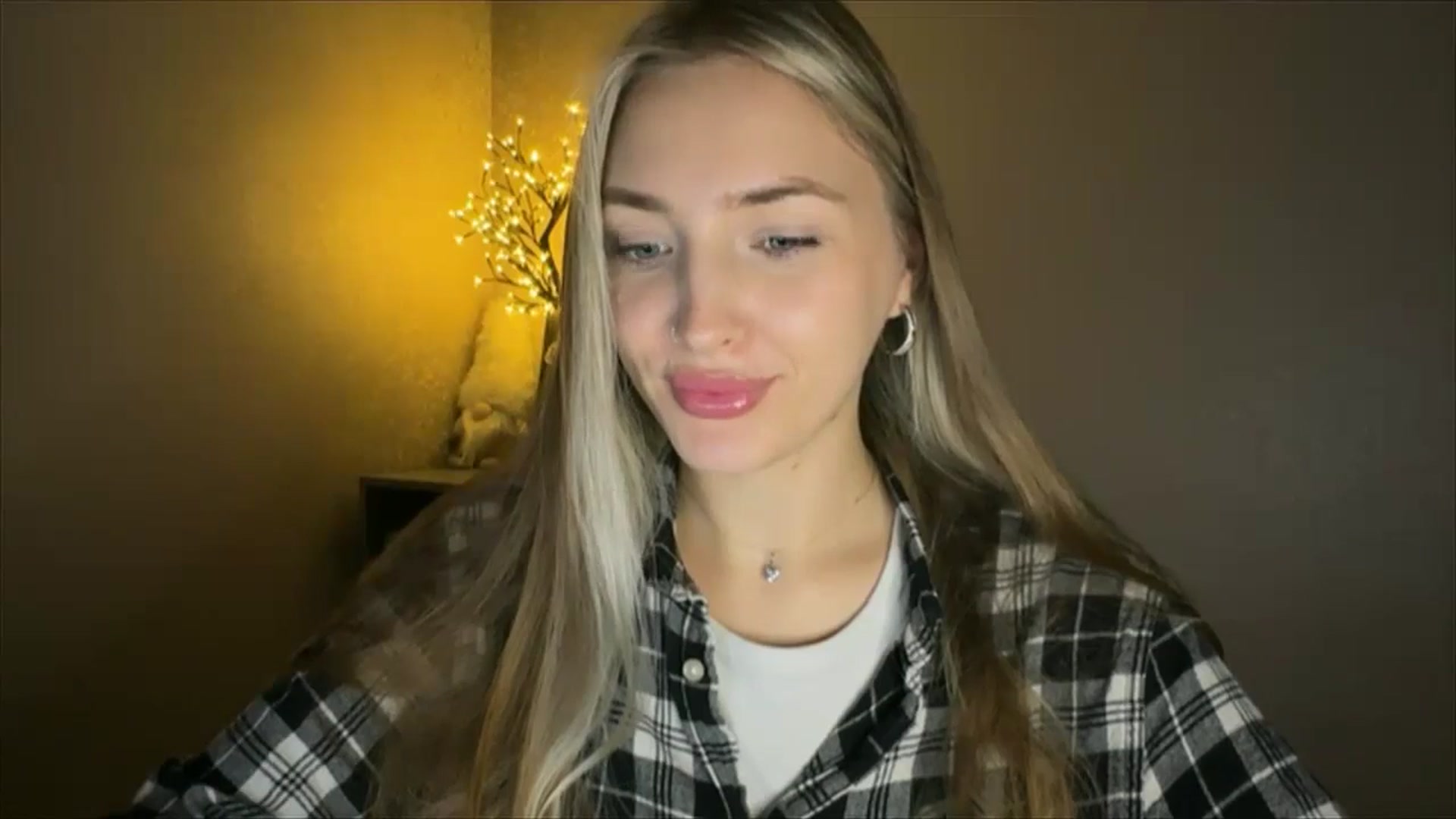 Gallery image thumbnail from My_Diana's myfreecams stream on, 10/13/2024, 22:18 image 9 of 20