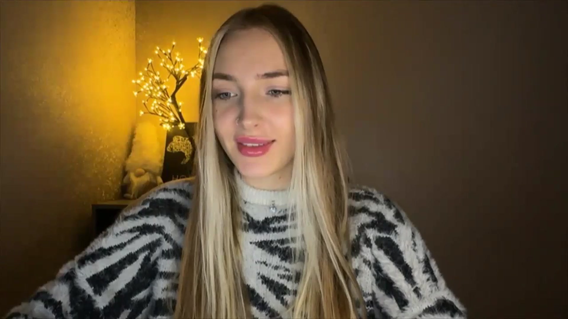Gallery image thumbnail from My_Diana's myfreecams stream on, 10/14/2024, 21:13 image 14 of 20