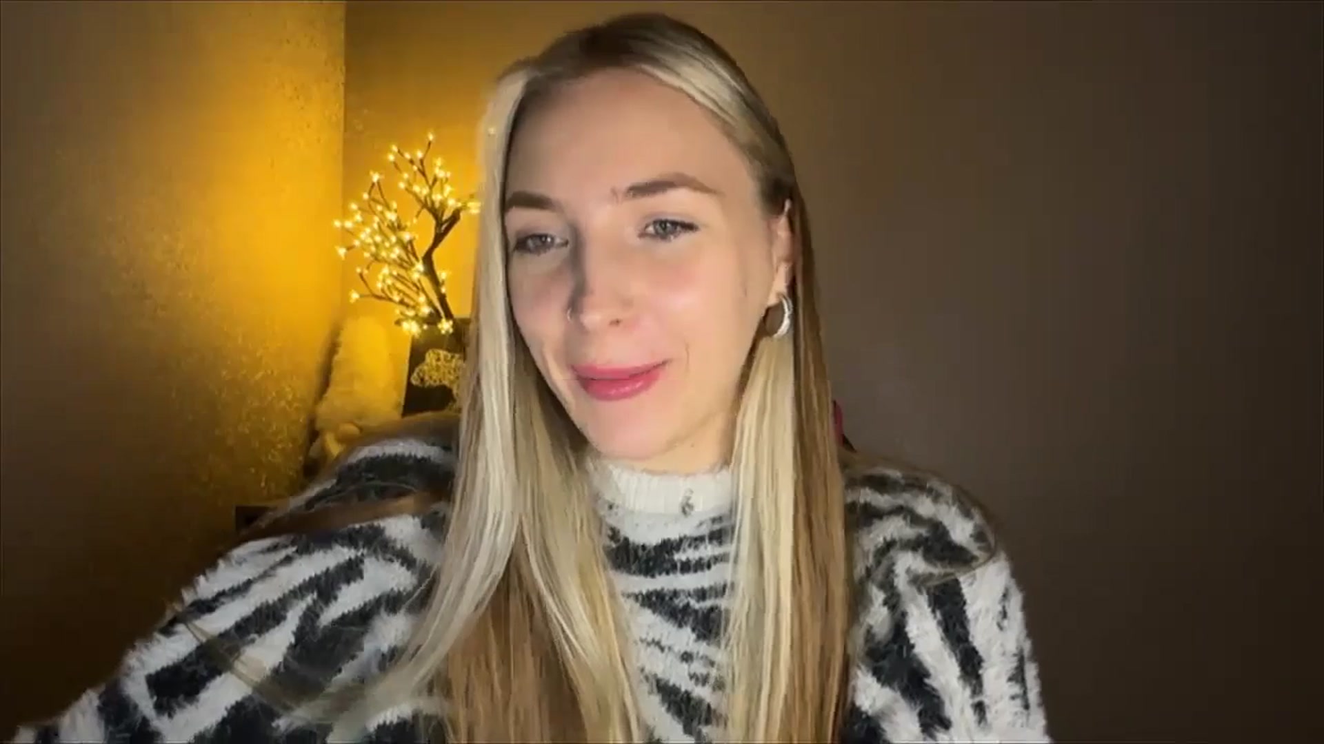Gallery image thumbnail from My_Diana's myfreecams stream on, 10/14/2024, 21:13 image 19 of 20