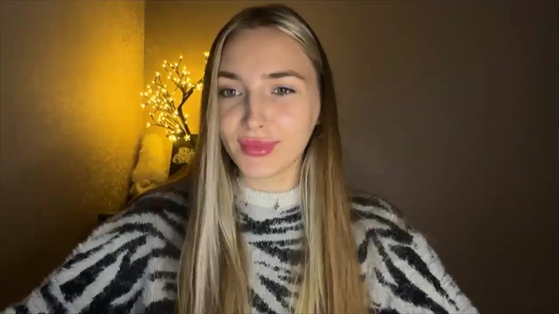 Gallery image thumbnail from My_Diana's myfreecams stream on, 10/14/2024, 21:13 image 18 of 20