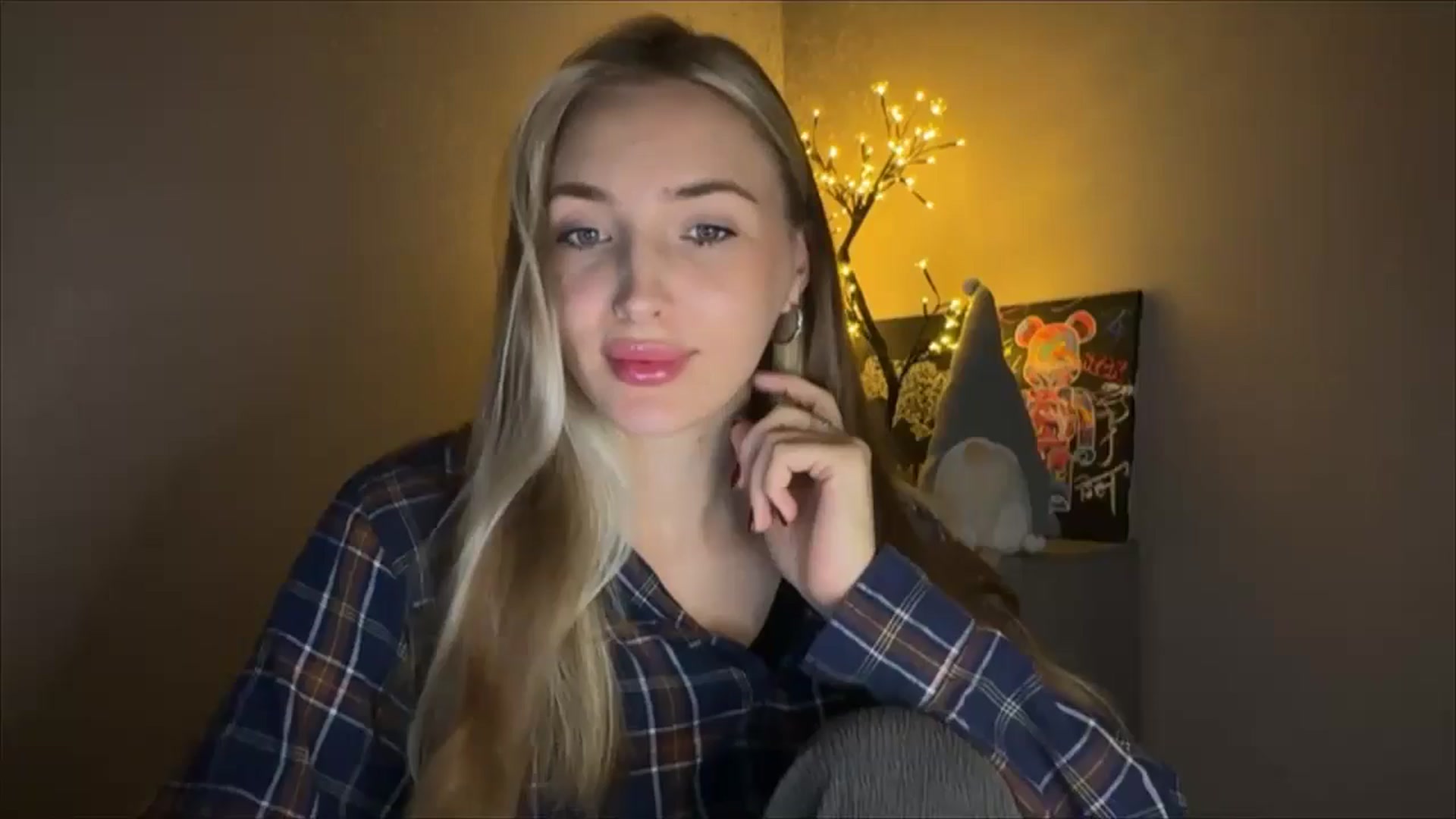 Gallery image thumbnail from My_Diana's myfreecams stream on, 10/15/2024, 22:03 image 17 of 20