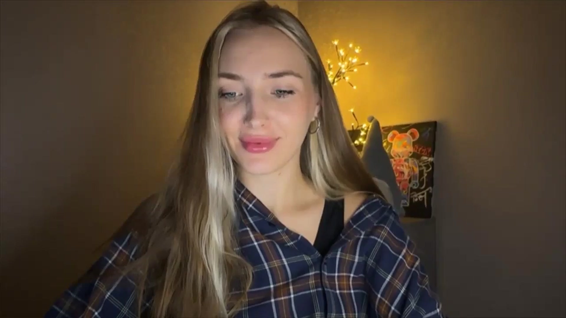 Gallery image thumbnail from My_Diana's myfreecams stream on, 10/15/2024, 22:03 image 10 of 20