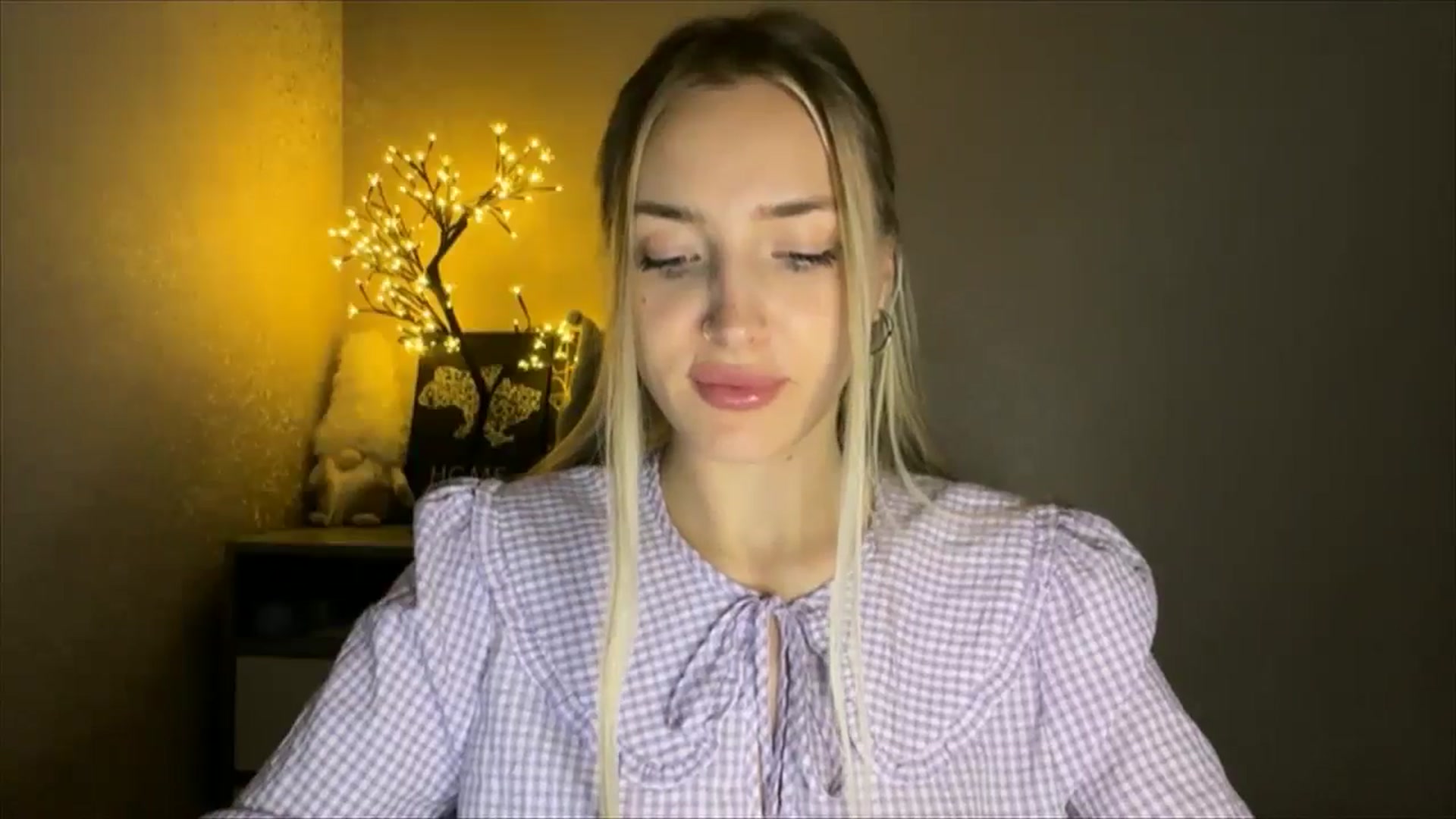 Gallery image thumbnail from My_Diana's myfreecams stream on, 10/17/2024, 20:05 image 17 of 20