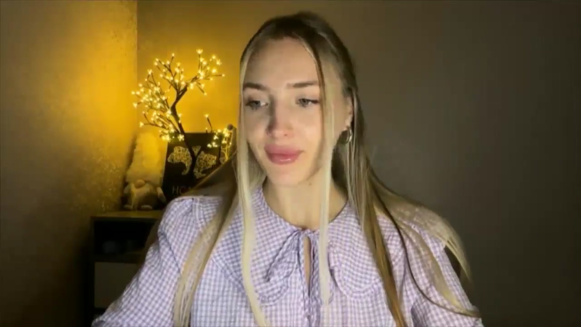Gallery image thumbnail from My_Diana's myfreecams stream on, 10/17/2024, 20:05 image 9 of 20