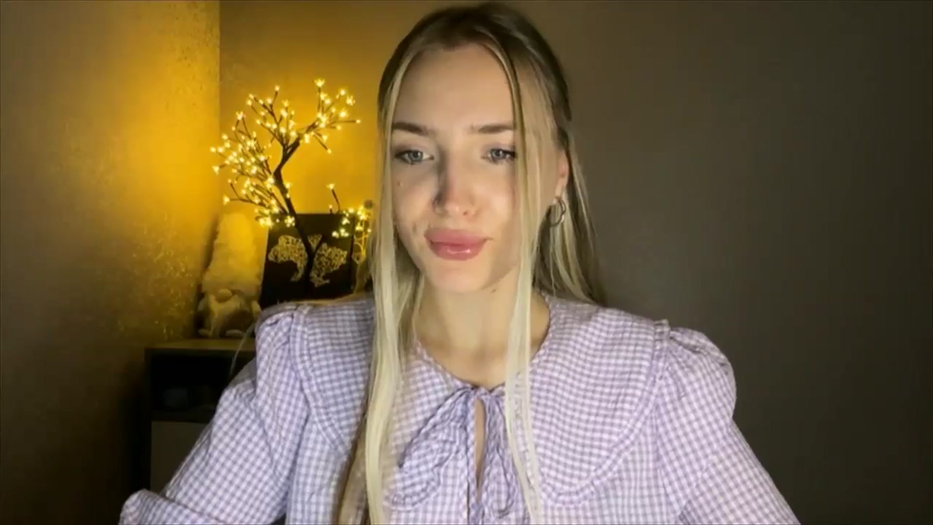 Gallery image thumbnail from My_Diana's myfreecams stream on, 10/17/2024, 20:05 image 6 of 20