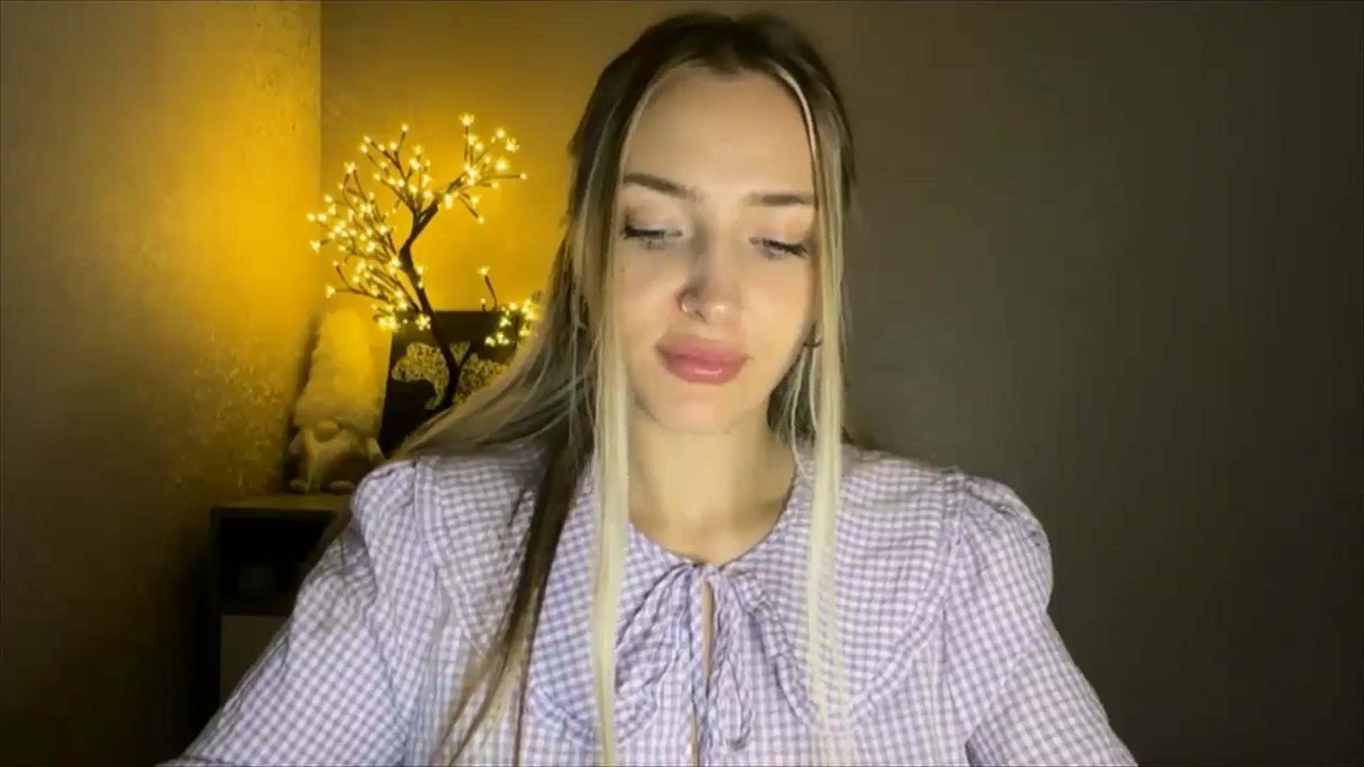 Gallery image thumbnail from My_Diana's myfreecams stream on, 10/17/2024, 20:05 image 19 of 20