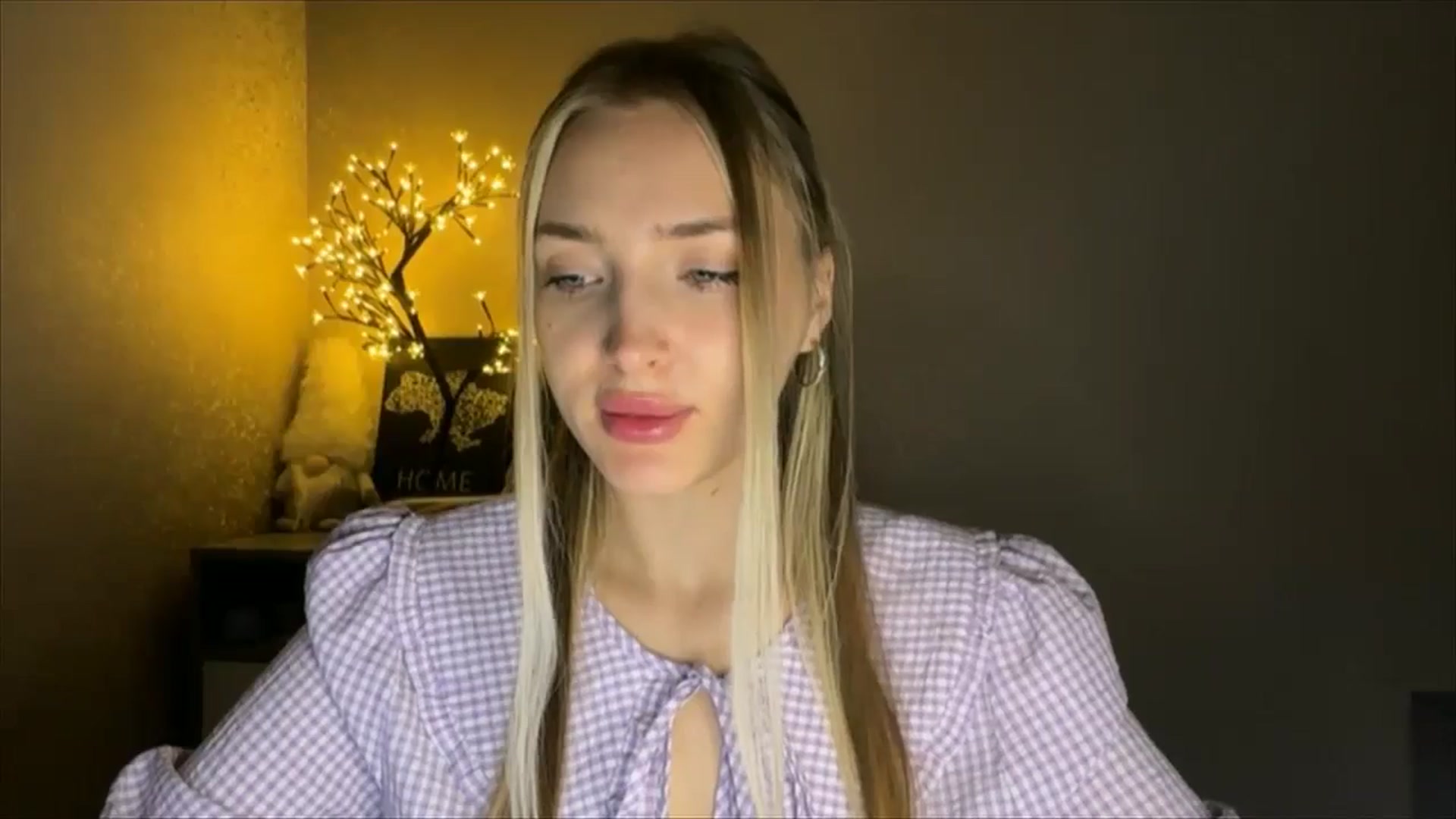 Gallery image thumbnail from My_Diana's myfreecams stream on, 10/17/2024, 22:05 image 19 of 20