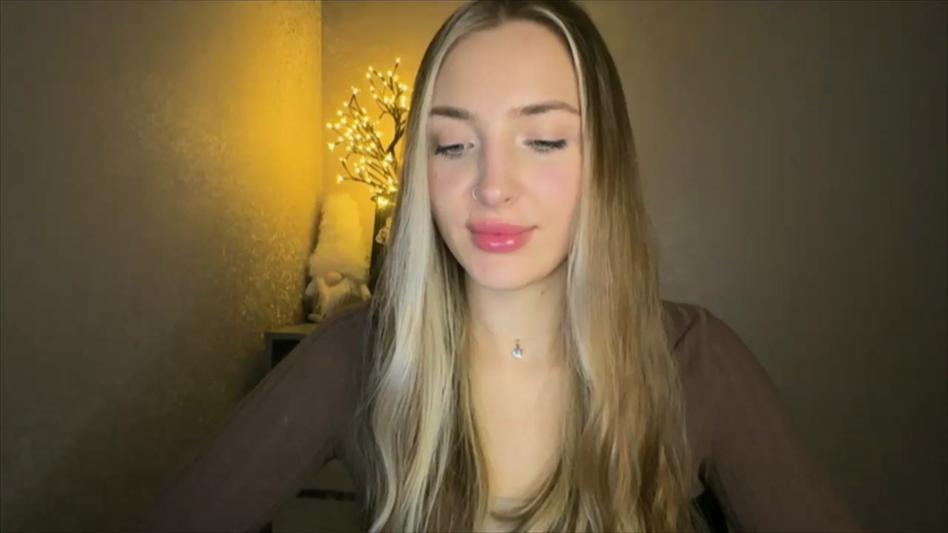Gallery image thumbnail from My_Diana's myfreecams stream on, 10/19/2024, 21:16 image 18 of 20