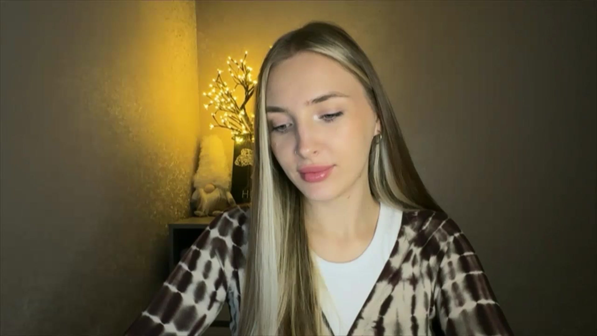 Gallery image thumbnail from My_Diana's myfreecams stream on, 10/20/2024, 20:09 image 7 of 20