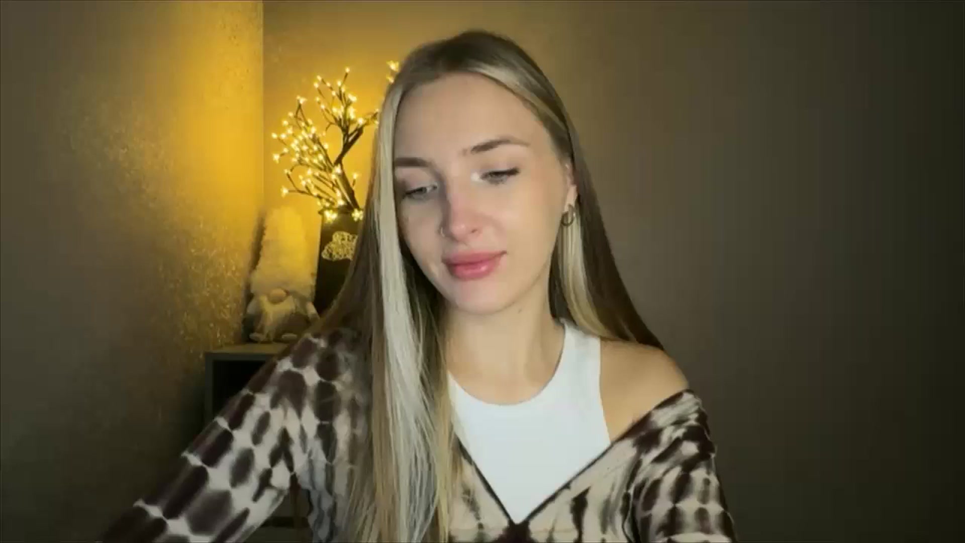 Gallery image thumbnail from My_Diana's myfreecams stream on, 10/20/2024, 20:53 image 10 of 20