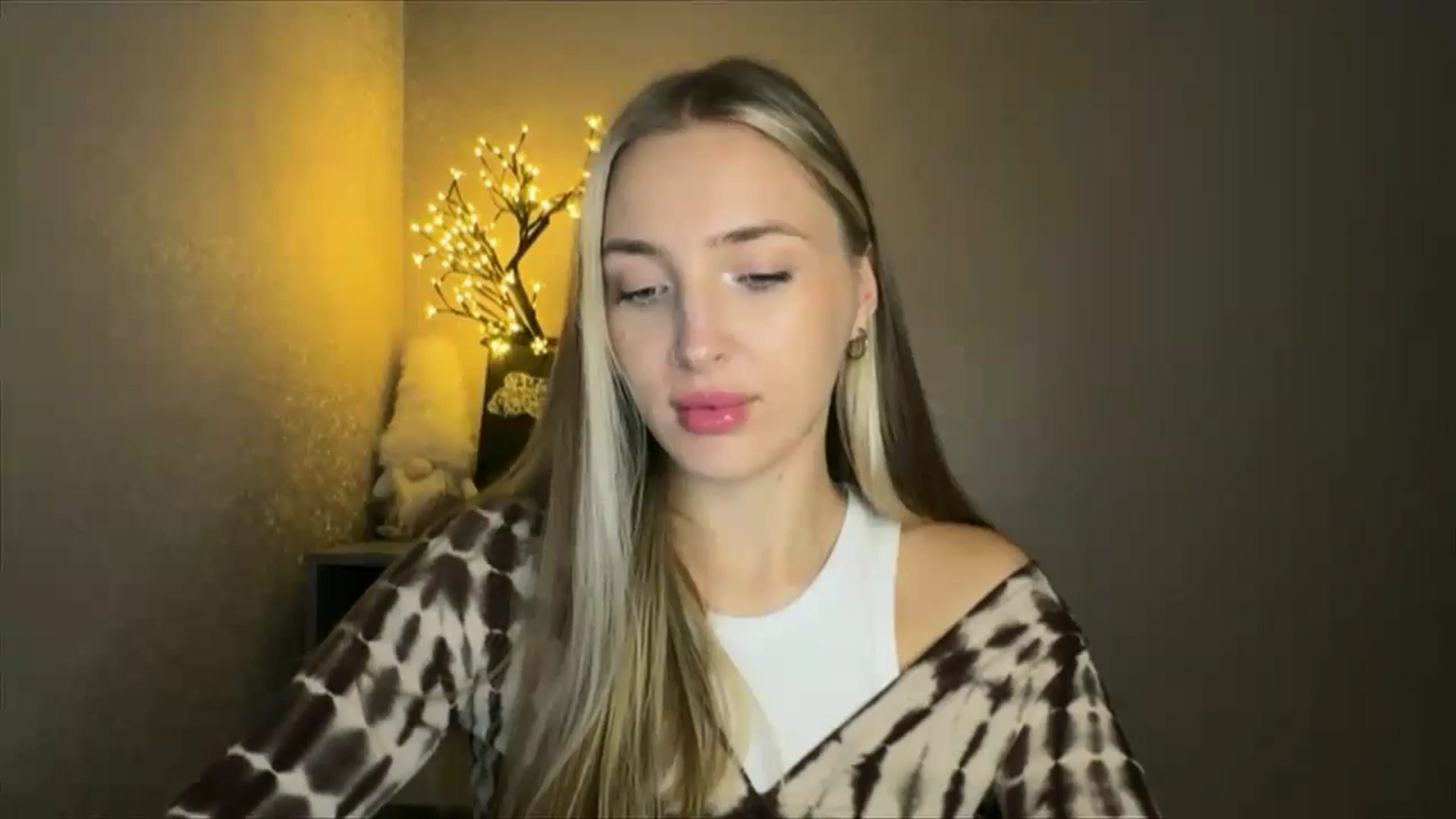 Gallery image thumbnail from My_Diana's myfreecams stream on, 10/20/2024, 21:26 image 18 of 20
