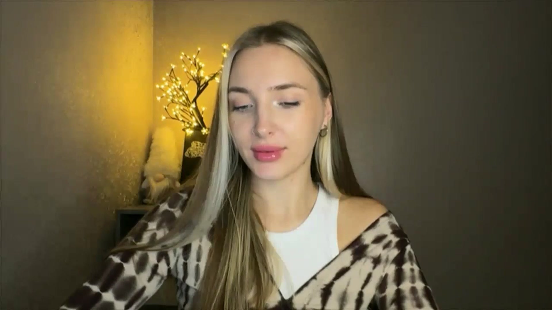 Gallery image thumbnail from My_Diana's myfreecams stream on, 10/20/2024, 21:26 image 16 of 20