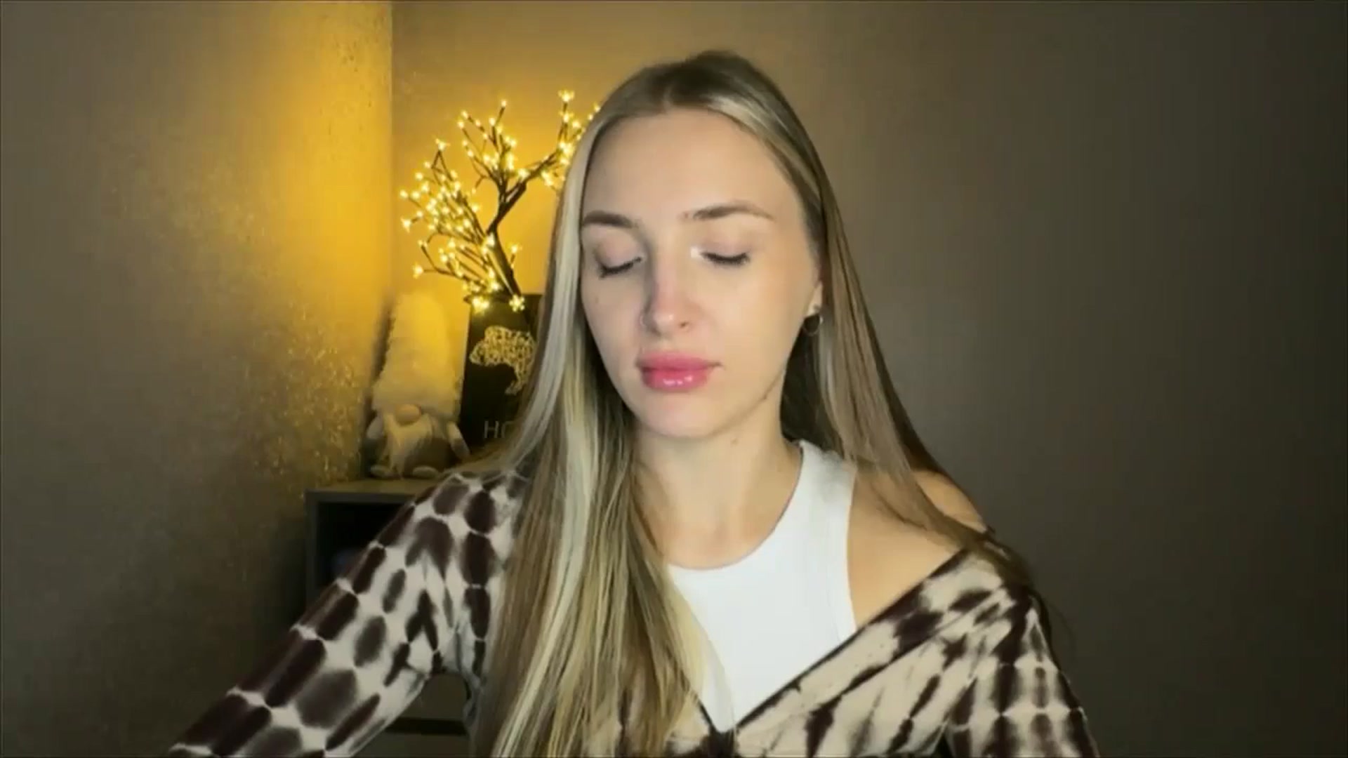 Gallery image thumbnail from My_Diana's myfreecams stream on, 10/20/2024, 21:26 image 6 of 20
