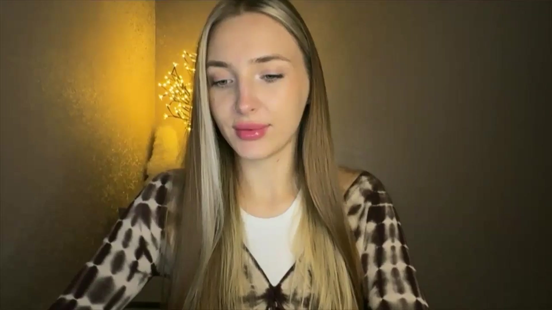 Gallery image thumbnail from My_Diana's myfreecams stream on, 10/20/2024, 22:17 image 7 of 20
