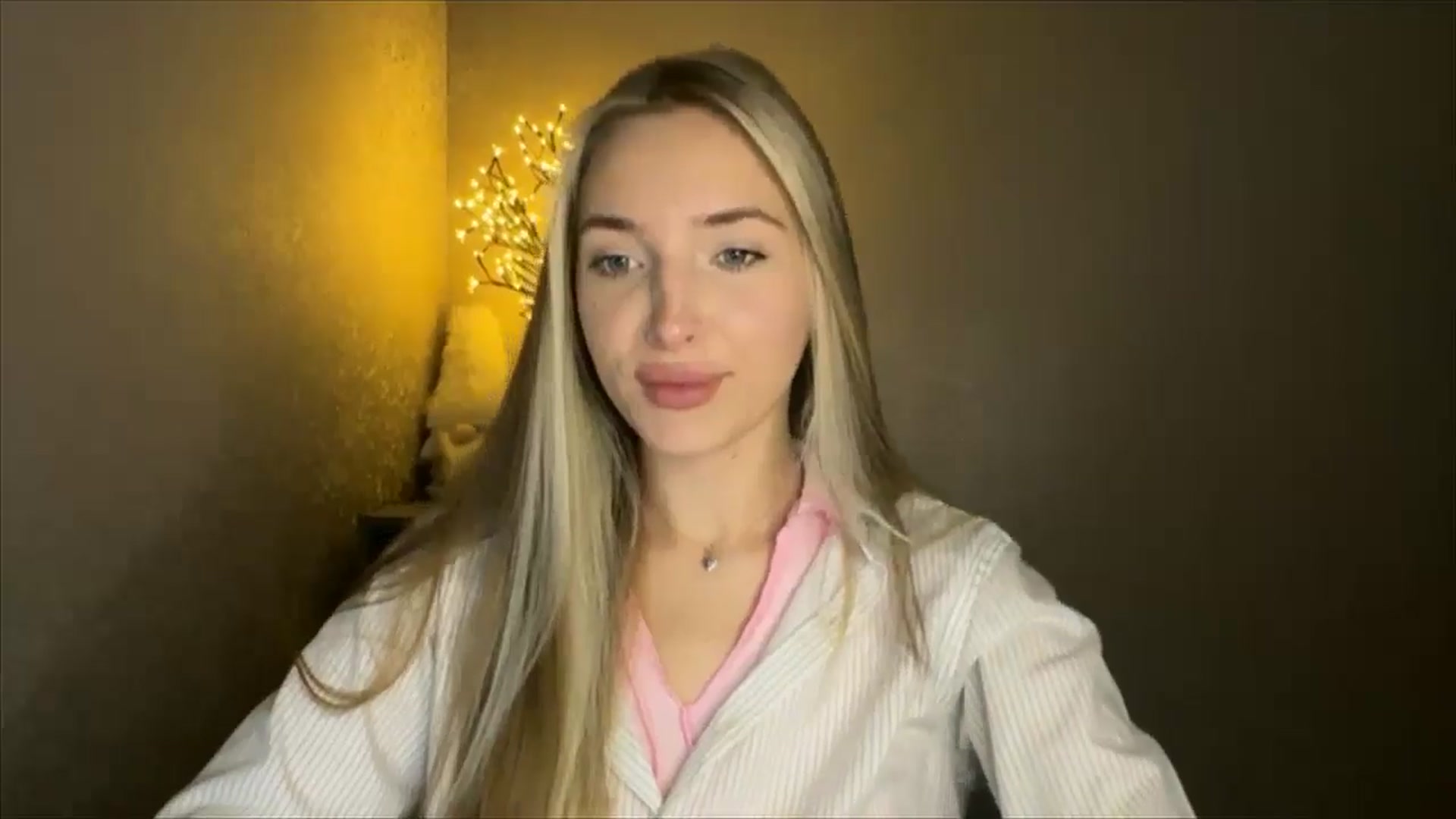 Gallery image thumbnail from My_Diana's myfreecams stream on, 10/22/2024, 20:15 image 11 of 20