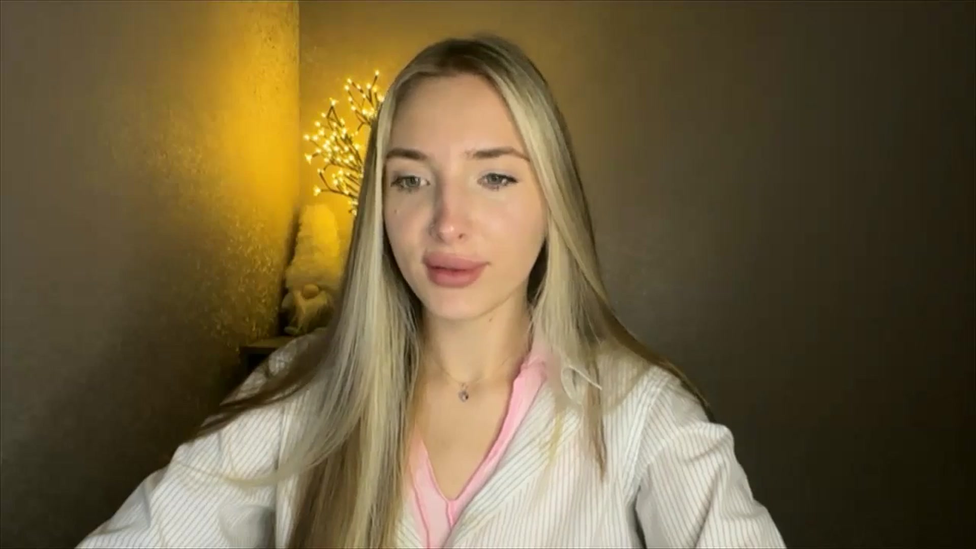 Gallery image thumbnail from My_Diana's myfreecams stream on, 10/22/2024, 20:15 image 12 of 20