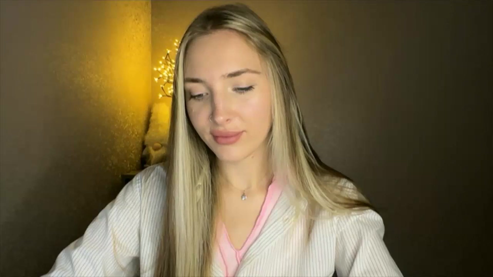 Gallery image thumbnail from My_Diana's myfreecams stream on, 10/22/2024, 20:15 image 15 of 20