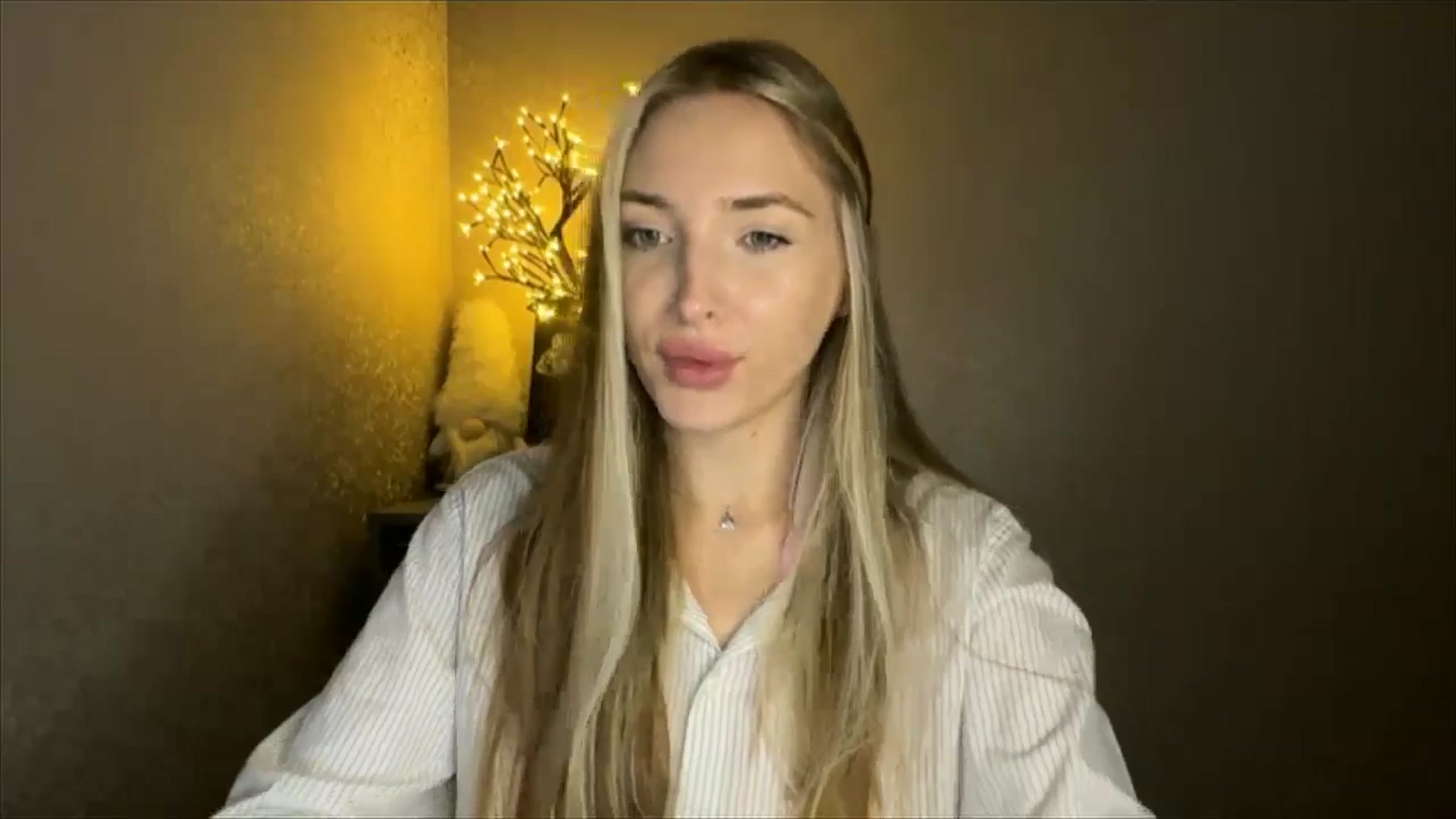 Gallery image thumbnail from My_Diana's myfreecams stream on, 10/22/2024, 22:17 image 10 of 20