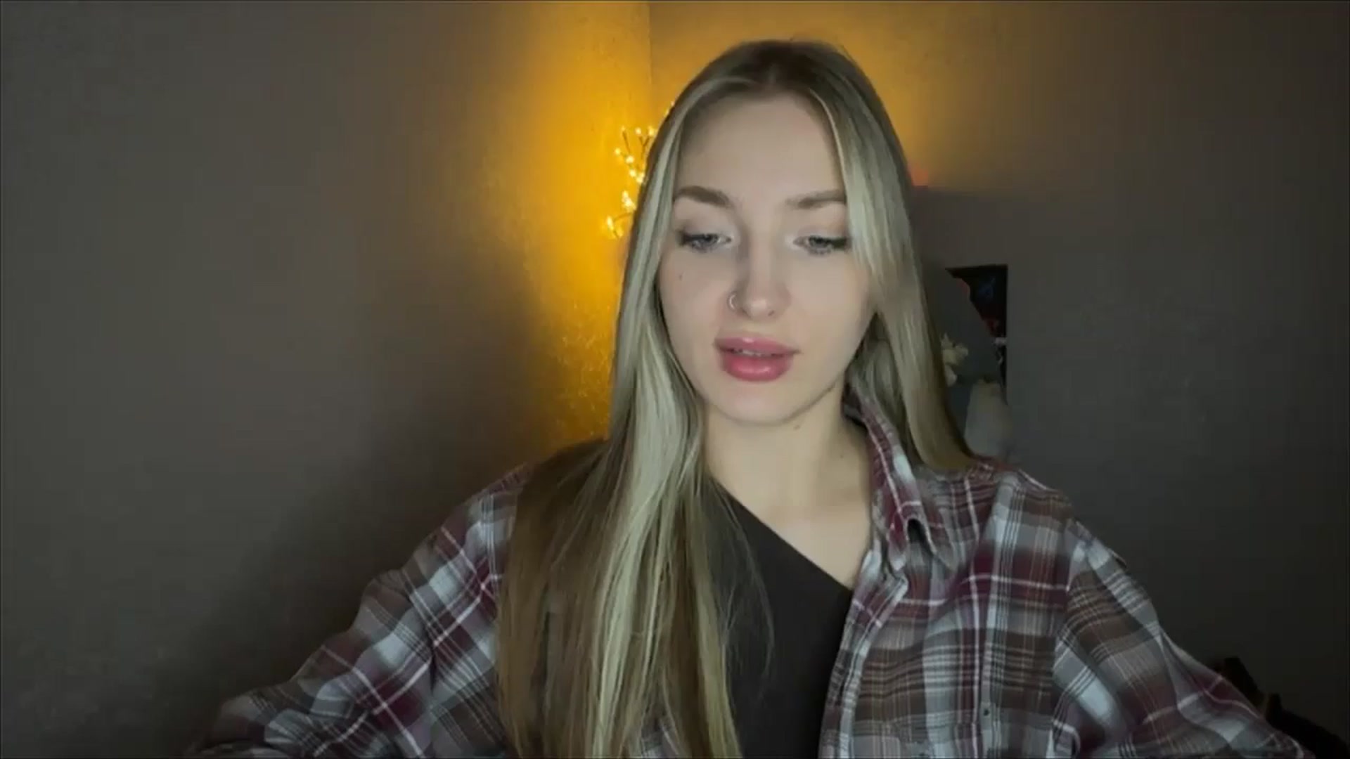 Gallery image thumbnail from My_Diana's myfreecams stream on, 11/08/2024, 15:04 image 15 of 20