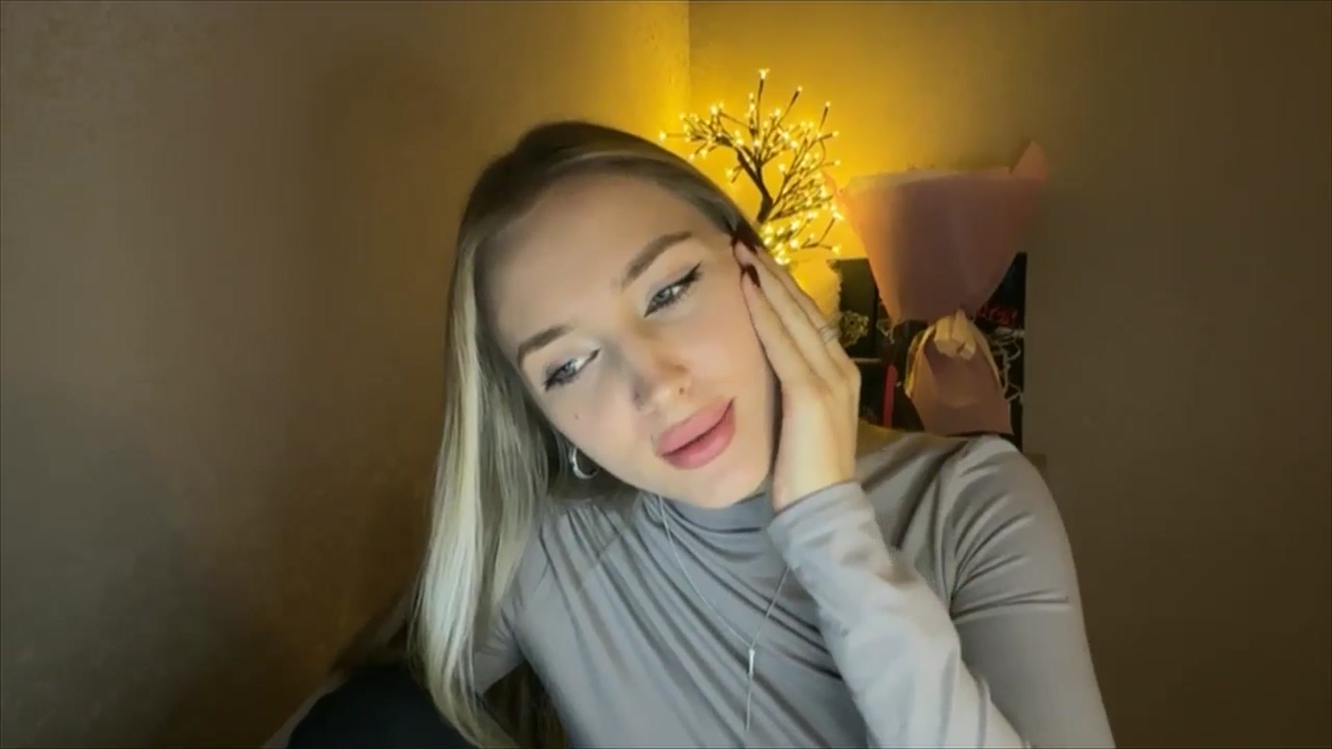 Gallery image thumbnail from My_Diana's myfreecams stream on, 11/16/2024, 21:30 image 9 of 20