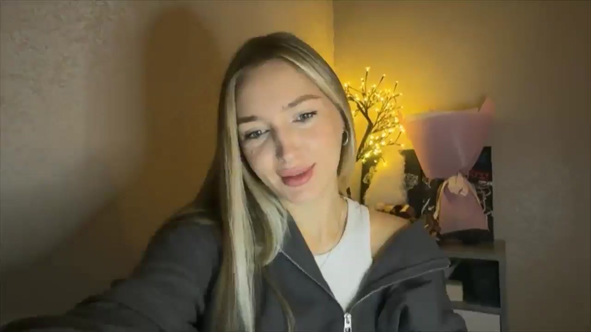 Gallery image thumbnail from My_Diana's myfreecams stream on, 11/17/2024, 14:59 image 14 of 20