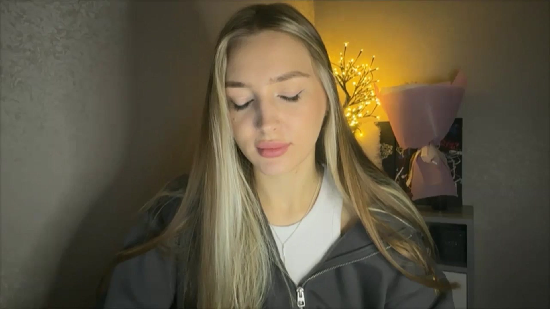 Gallery image thumbnail from My_Diana's myfreecams stream on, 11/17/2024, 14:59 image 17 of 20