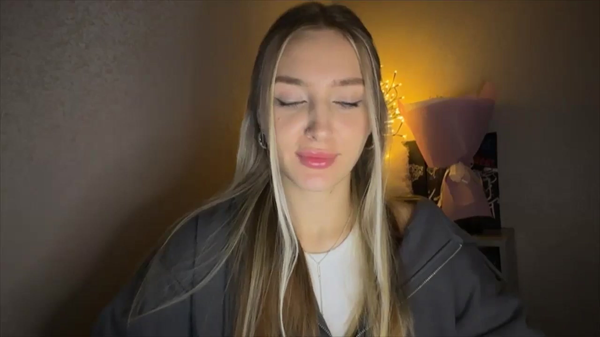 Gallery image thumbnail from My_Diana's myfreecams stream on, 11/17/2024, 21:24 image 14 of 20