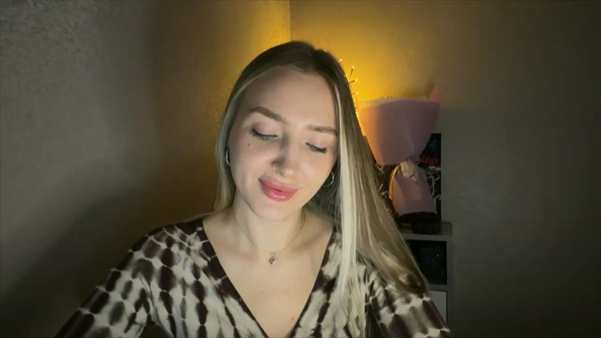 Gallery image thumbnail from My_Diana's myfreecams stream on, 11/19/2024, 21:46 image 18 of 20
