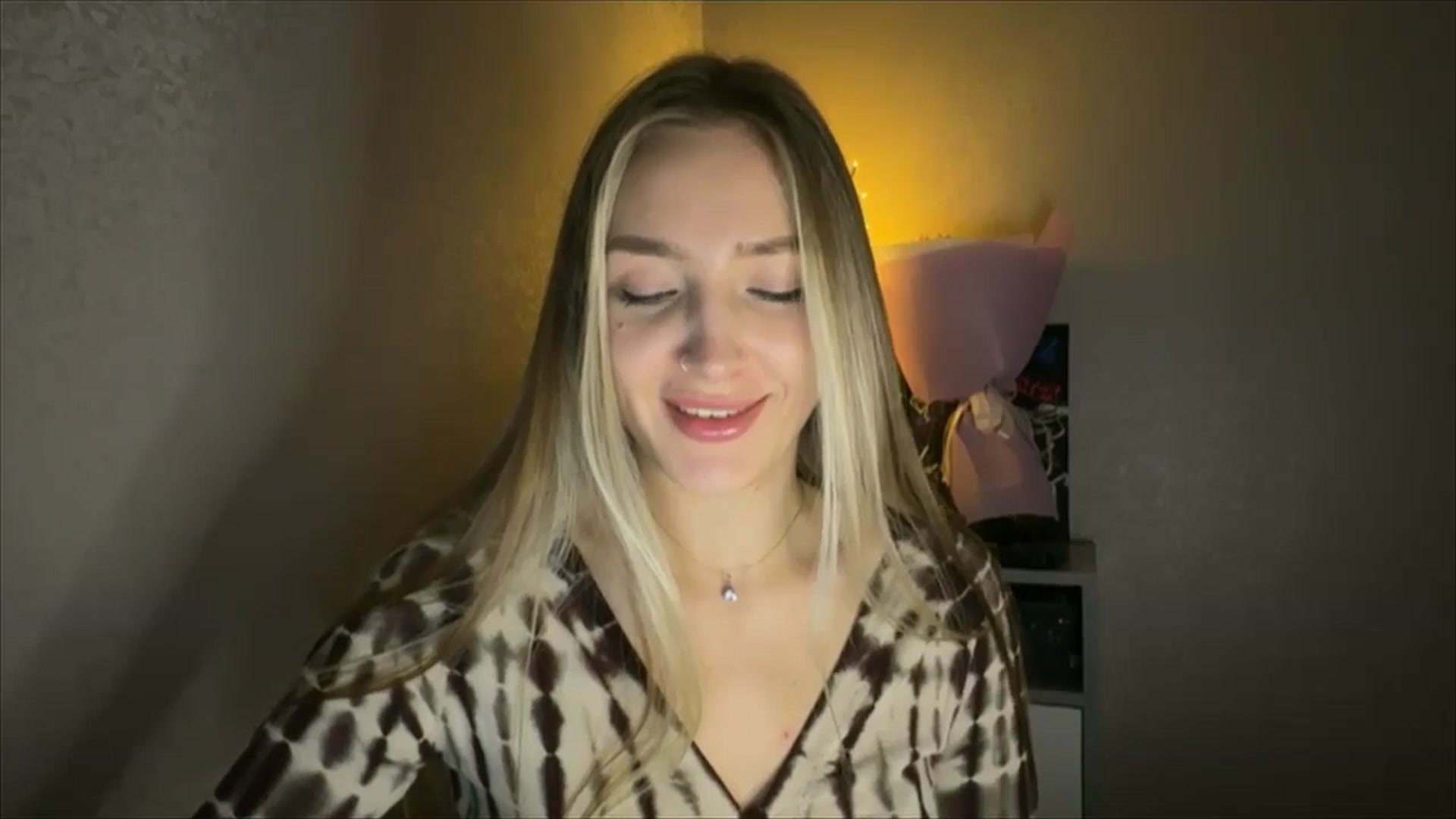 Gallery image thumbnail from My_Diana's myfreecams stream on, 11/19/2024, 21:46 image 16 of 20
