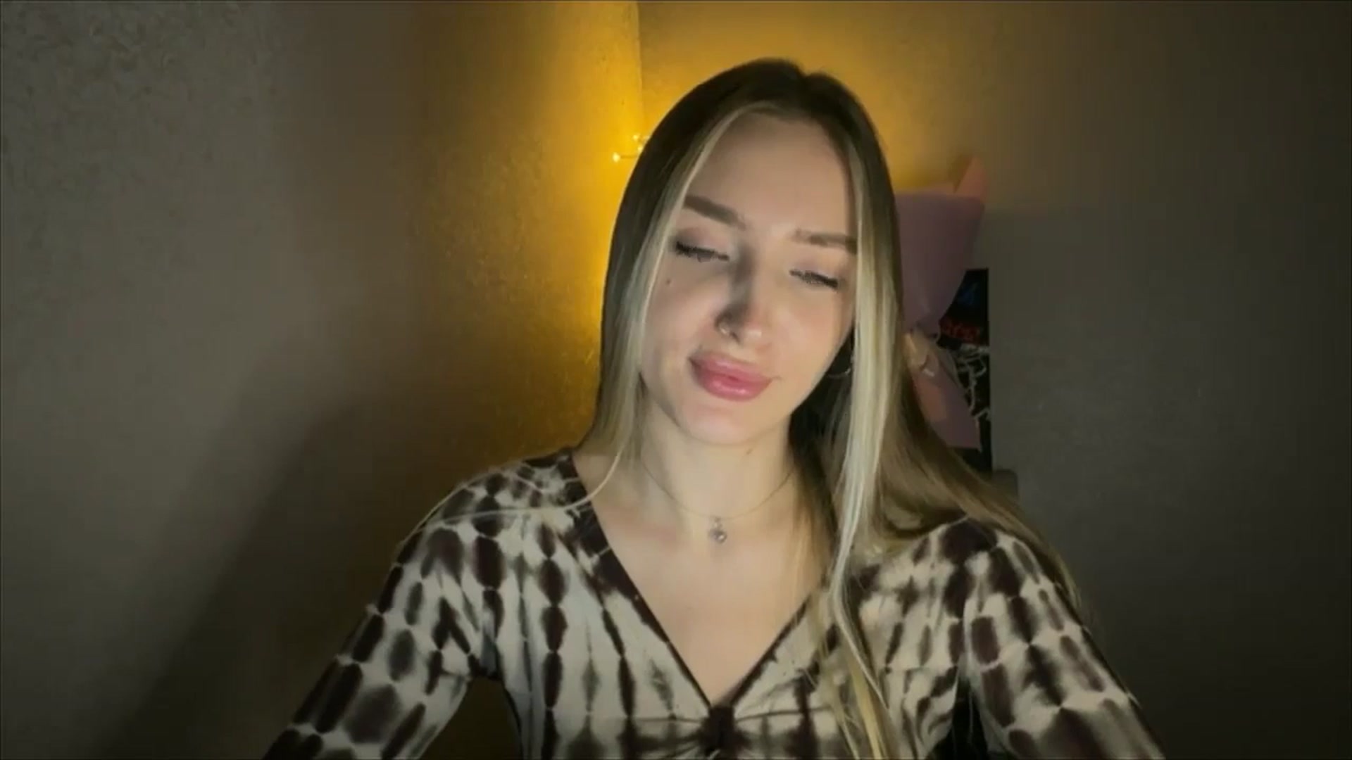 Gallery image thumbnail from My_Diana's myfreecams stream on, 11/19/2024, 21:56 image 15 of 20