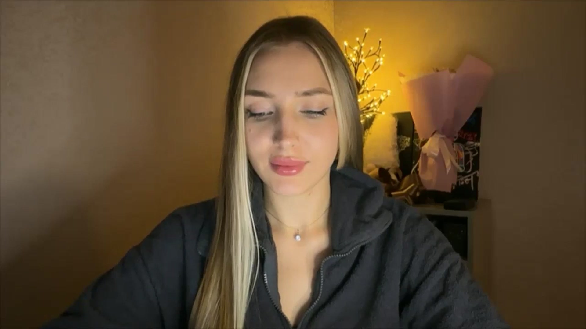 Gallery image thumbnail from My_Diana's myfreecams stream on, 11/20/2024, 22:43 image 8 of 20