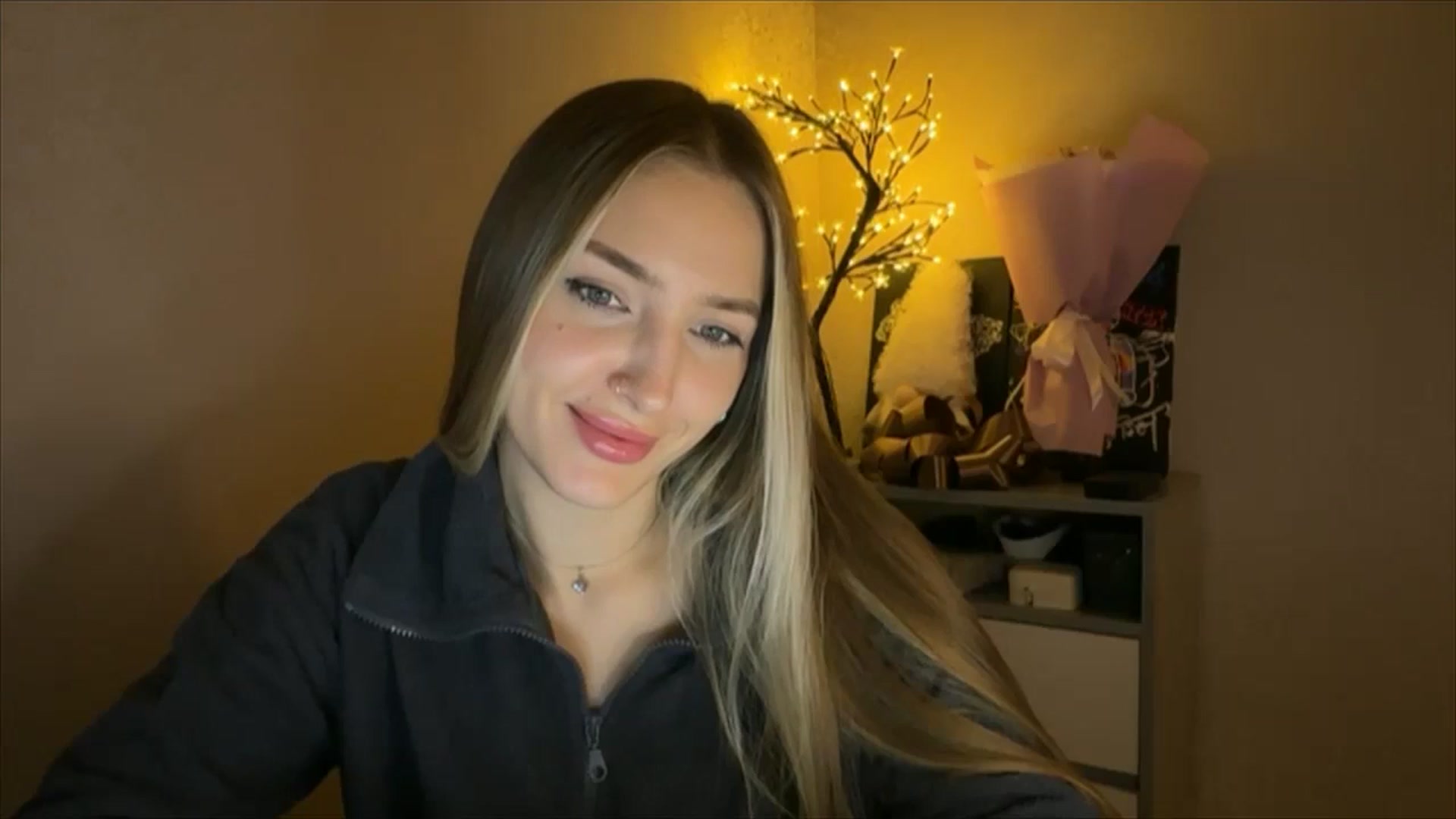 Gallery image thumbnail from My_Diana's myfreecams stream on, 11/20/2024, 23:51 image 15 of 20