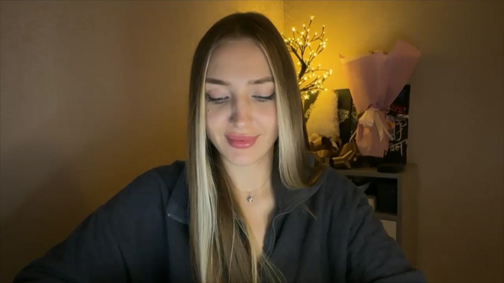 Gallery image thumbnail from My_Diana's myfreecams stream on, 11/20/2024, 23:51 image 6 of 20