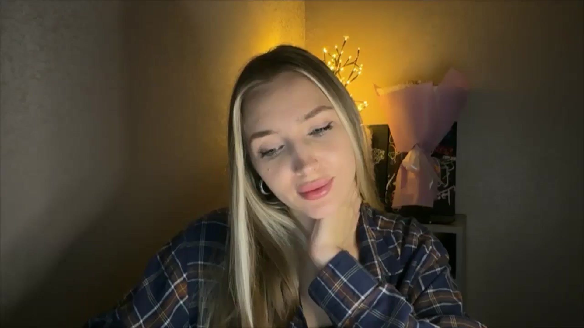 Gallery image thumbnail from My_Diana's myfreecams stream on, 11/21/2024, 23:01 image 17 of 20