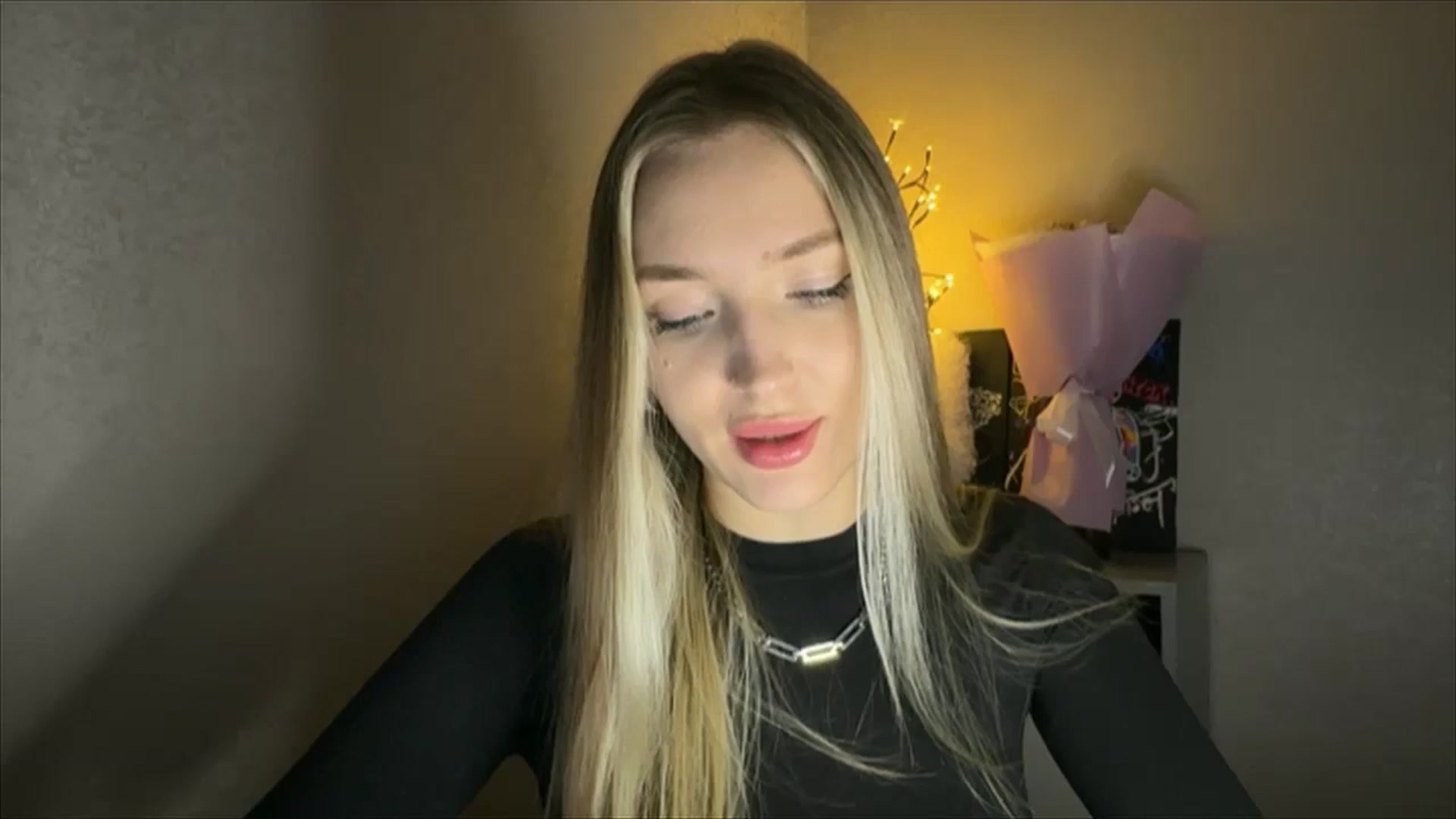Gallery image thumbnail from My_Diana's myfreecams stream on, 11/22/2024, 14:51 image 15 of 20