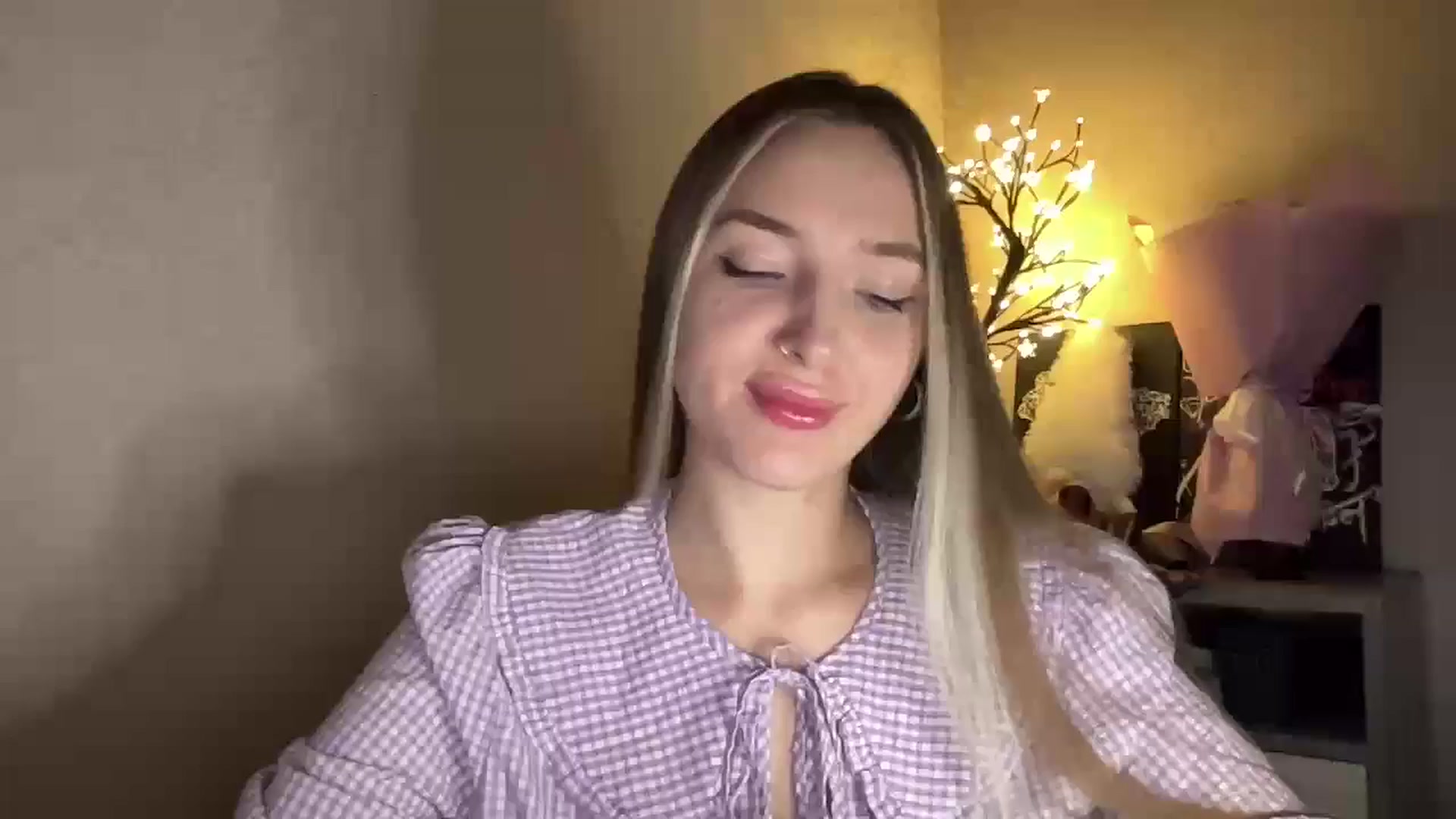 Gallery image thumbnail from My_Diana's myfreecams stream on, 11/24/2024, 21:46 image 14 of 20
