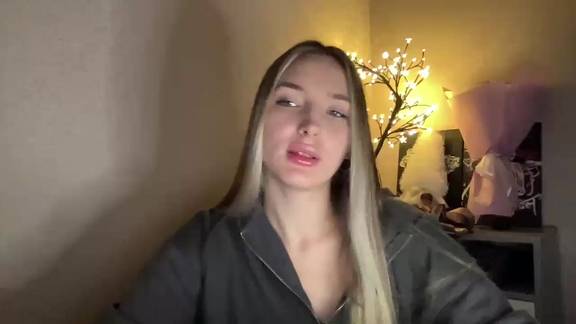 Gallery image thumbnail from My_Diana's myfreecams stream on, 11/24/2024, 22:31 image 18 of 20