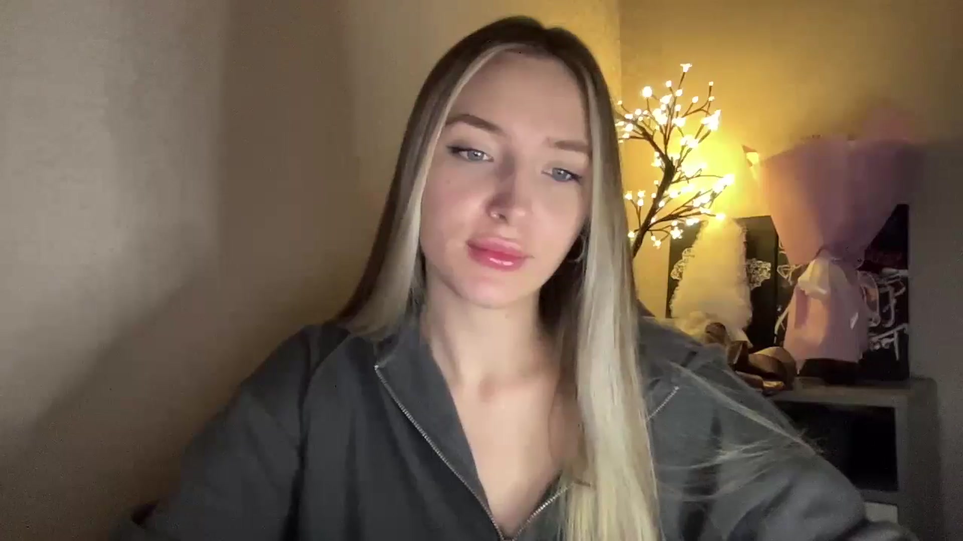 Gallery image thumbnail from My_Diana's myfreecams stream on, 11/24/2024, 22:31 image 12 of 20