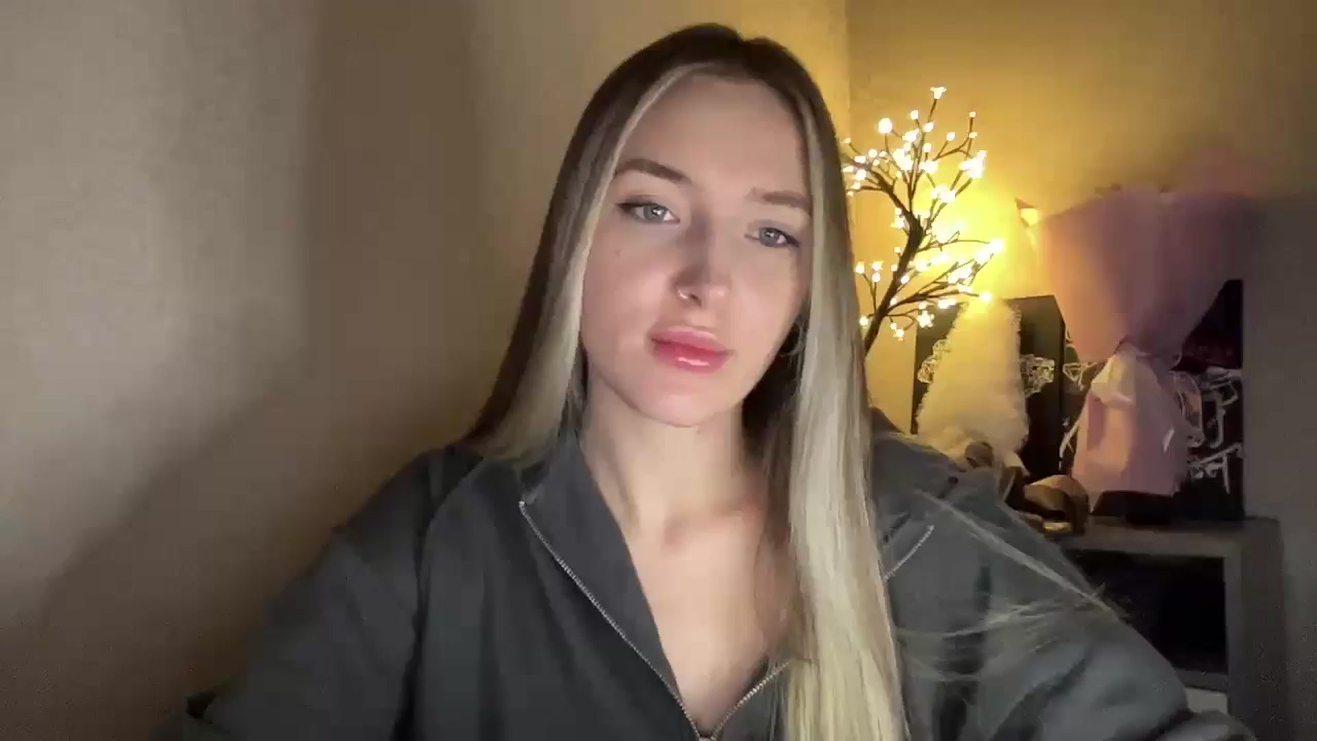 Gallery image thumbnail from My_Diana's myfreecams stream on, 11/24/2024, 22:31 image 13 of 20