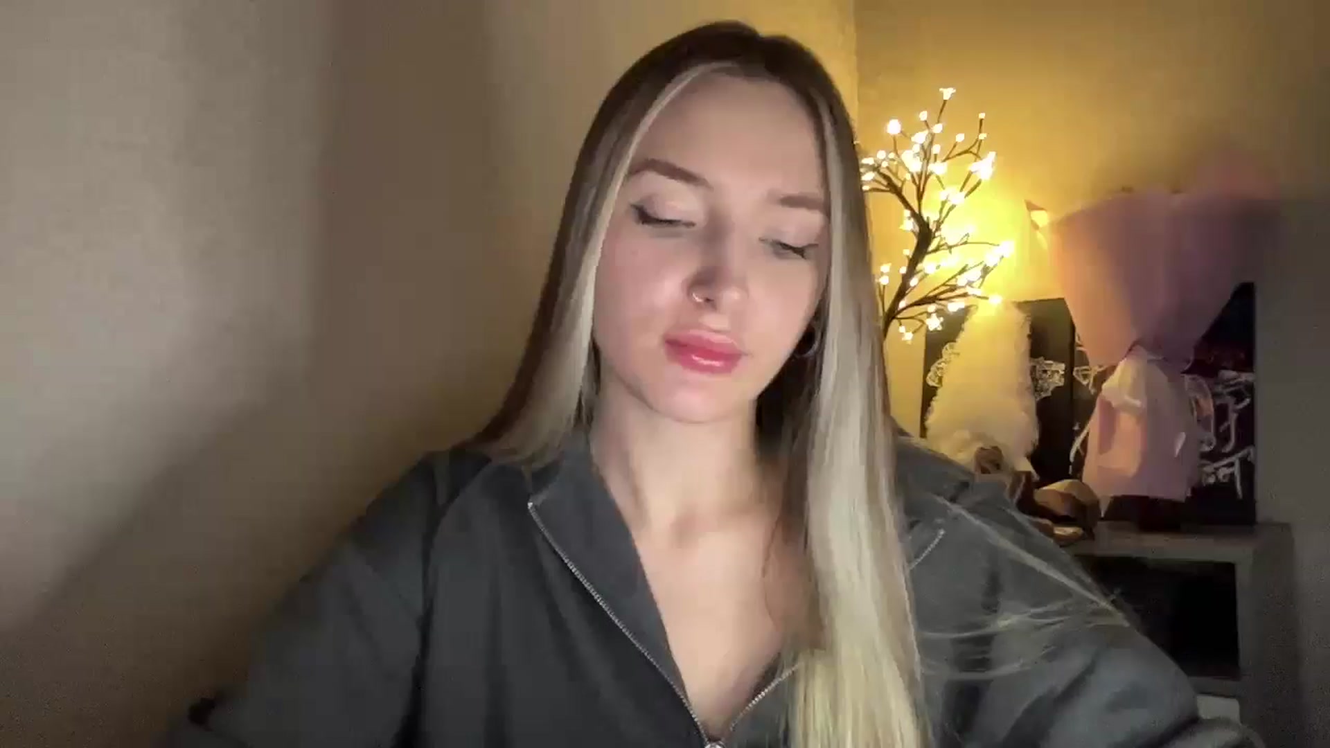 Gallery image thumbnail from My_Diana's myfreecams stream on, 11/24/2024, 22:31 image 9 of 20