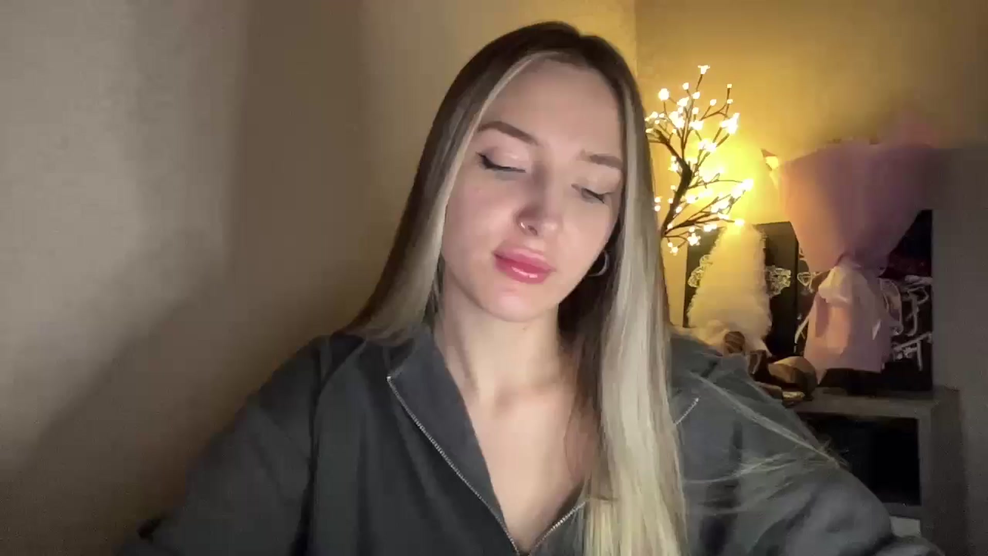 Gallery image thumbnail from My_Diana's myfreecams stream on, 11/24/2024, 22:31 image 11 of 20