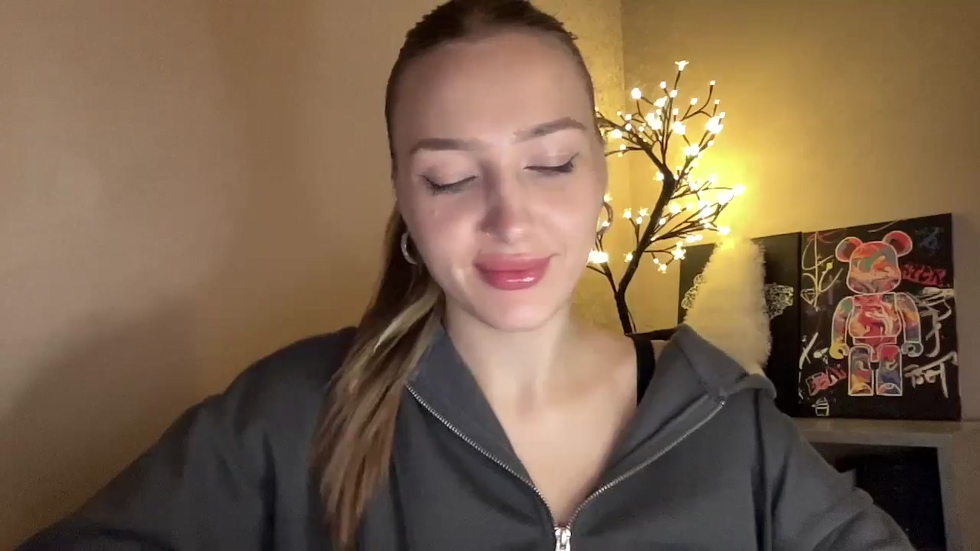 Gallery image thumbnail from My_Diana's myfreecams stream on, 11/28/2024, 21:42 image 14 of 20