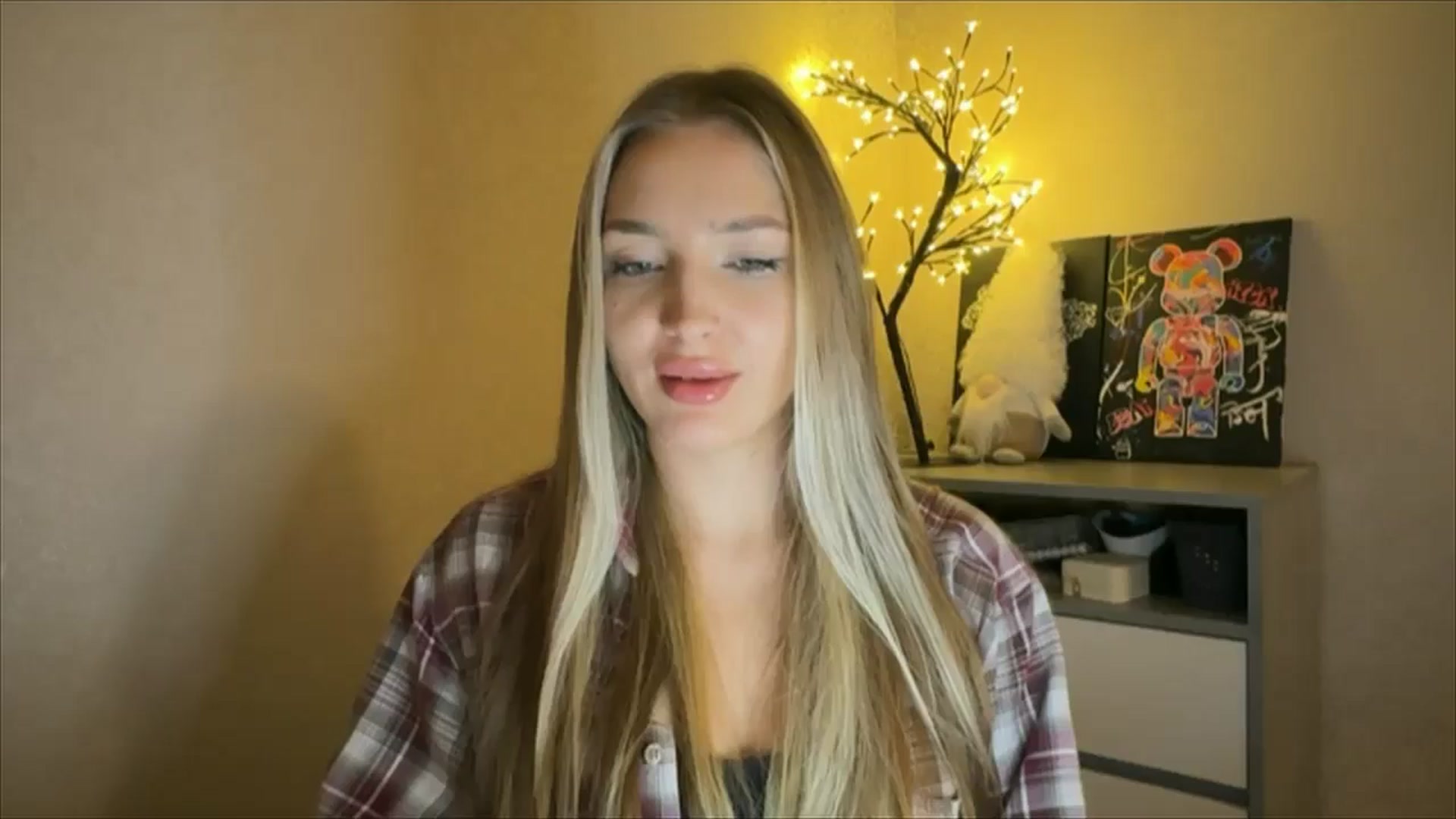 Gallery image thumbnail from My_Diana's myfreecams stream on, 11/29/2024, 22:27 image 16 of 20