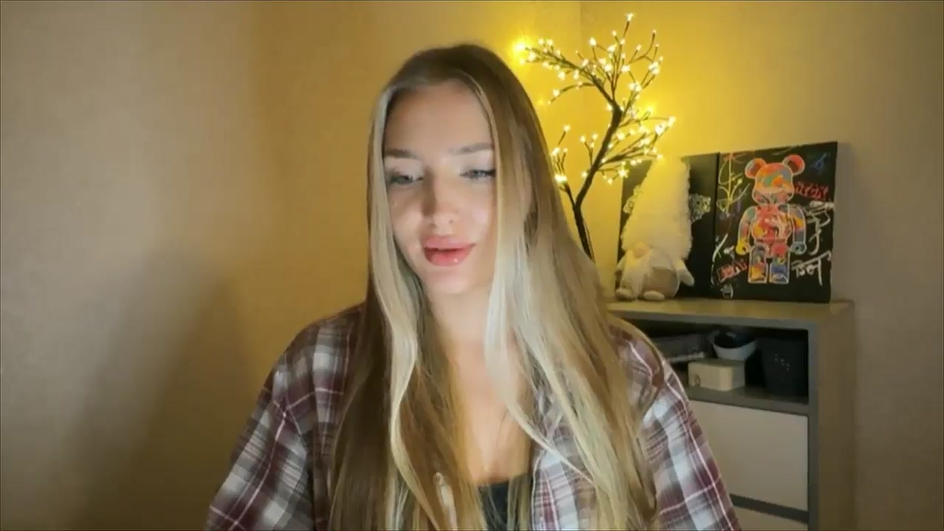 Gallery image thumbnail from My_Diana's myfreecams stream on, 11/29/2024, 22:27 image 6 of 20