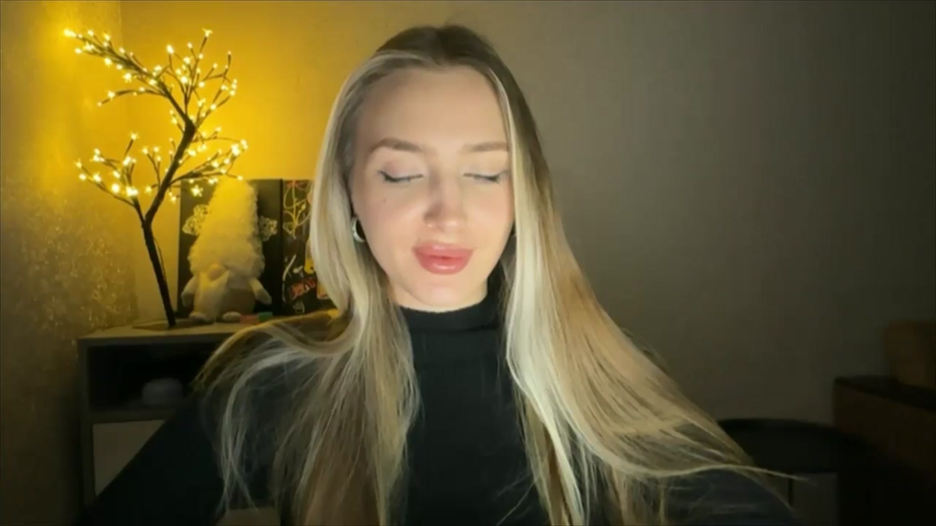 Gallery image thumbnail from My_Diana's myfreecams stream on, 11/30/2024, 23:36 image 15 of 20