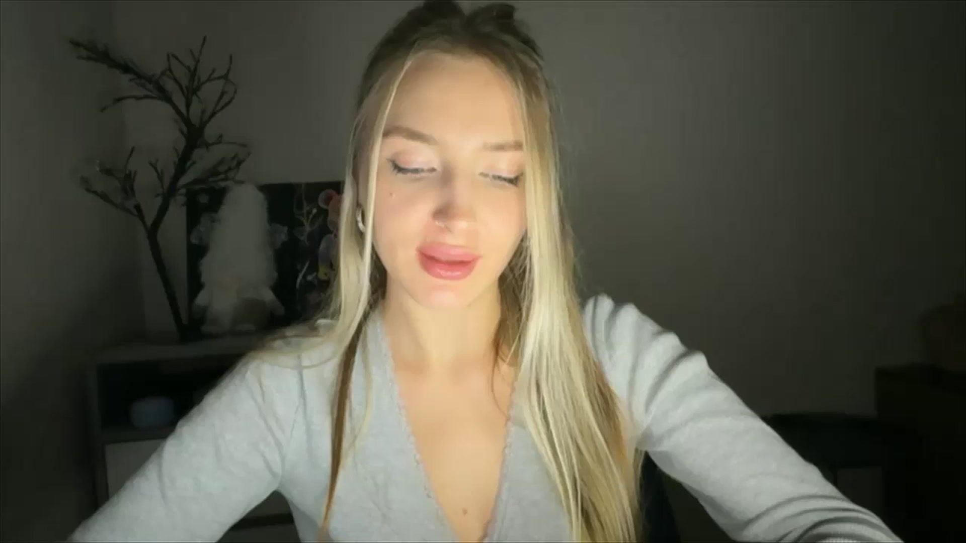 Gallery image thumbnail from My_Diana's myfreecams stream on, 12/01/2024, 23:00 image 18 of 20